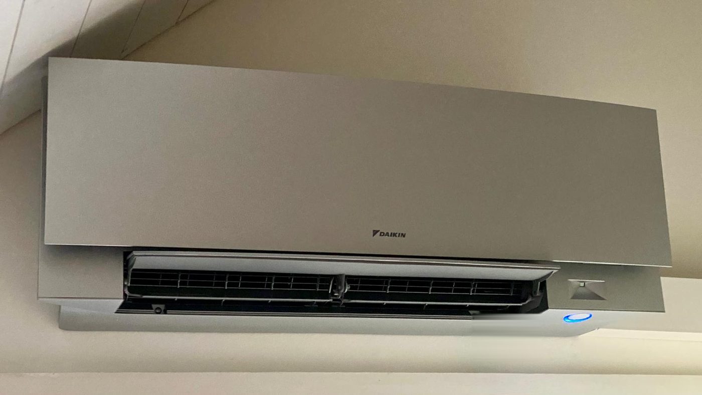 Daikin-Wandgerät in Silber, Nahaufnahme